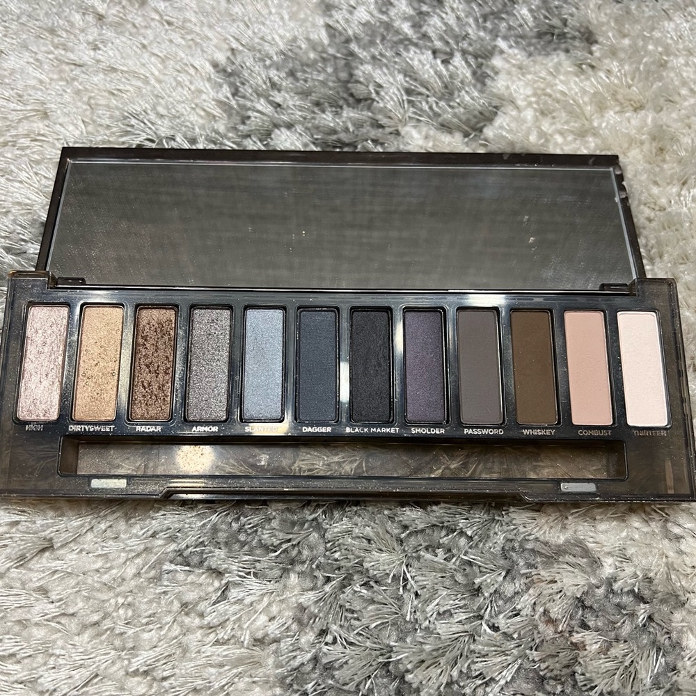 Urban Decay Smokey palette